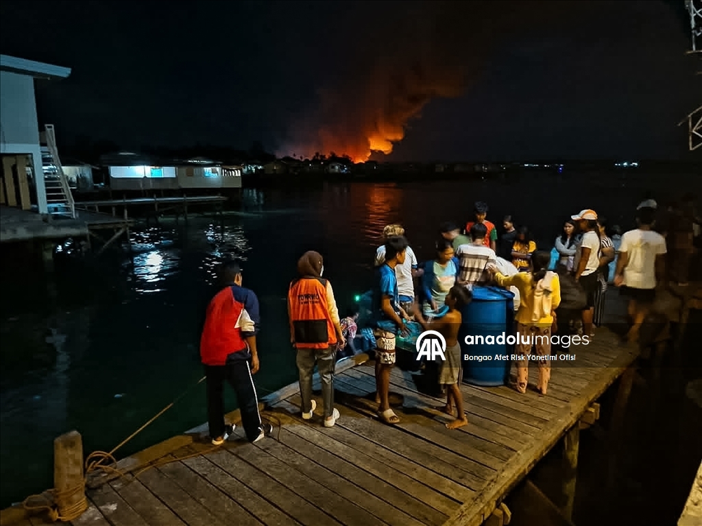 Мощный пожар на Филиппинах уничтожил тысячу домов