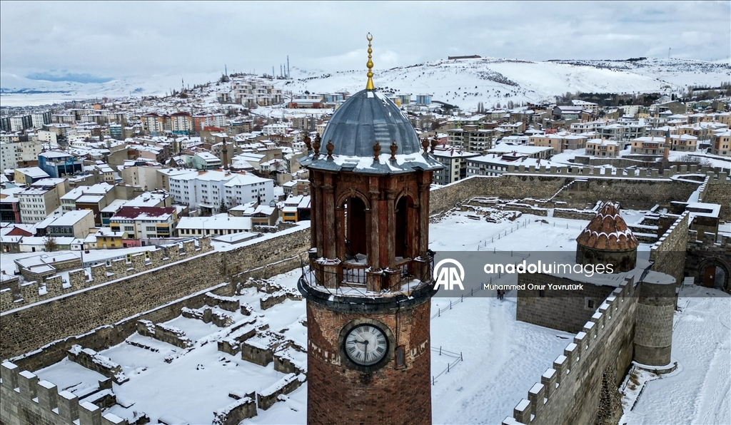 Yeniden karla kaplanan Erzurum'da güzel kış manzaraları oluştu