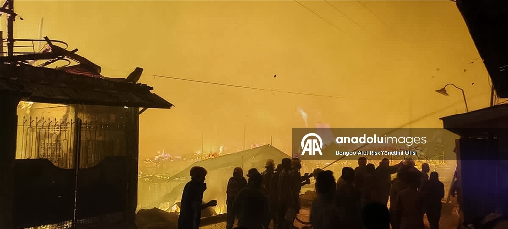 Мощный пожар на Филиппинах уничтожил тысячу домов