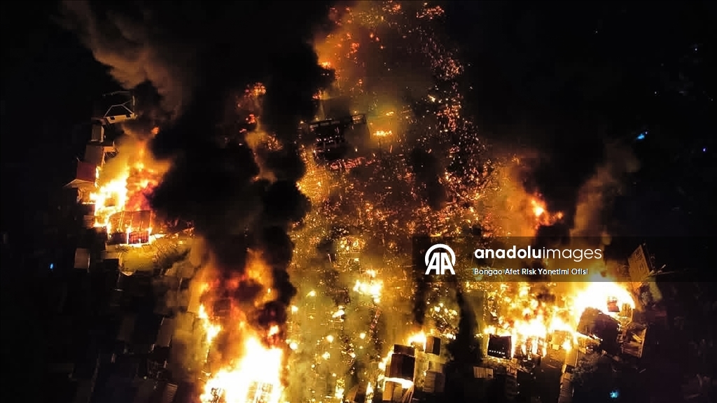 Мощный пожар на Филиппинах уничтожил тысячу домов