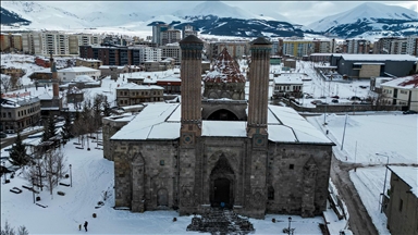  Yeniden karla kaplanan Erzurum'da güzel kış manzaraları oluştu