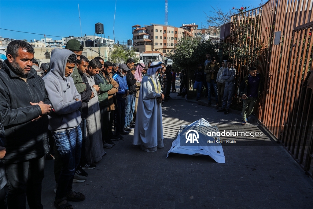 İsrail ordusu, Gazze Şeridi'ne saldırılarını sürdürüyor