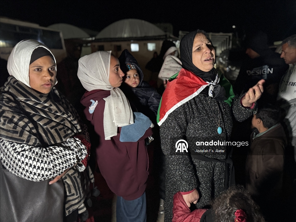 خان يونس - عودة 25 فلسطينيا الى قطاع غزة عبر معبر رفح البري