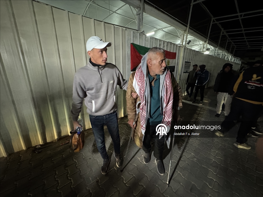 خان يونس - عودة 25 فلسطينيا الى قطاع غزة عبر معبر رفح البري