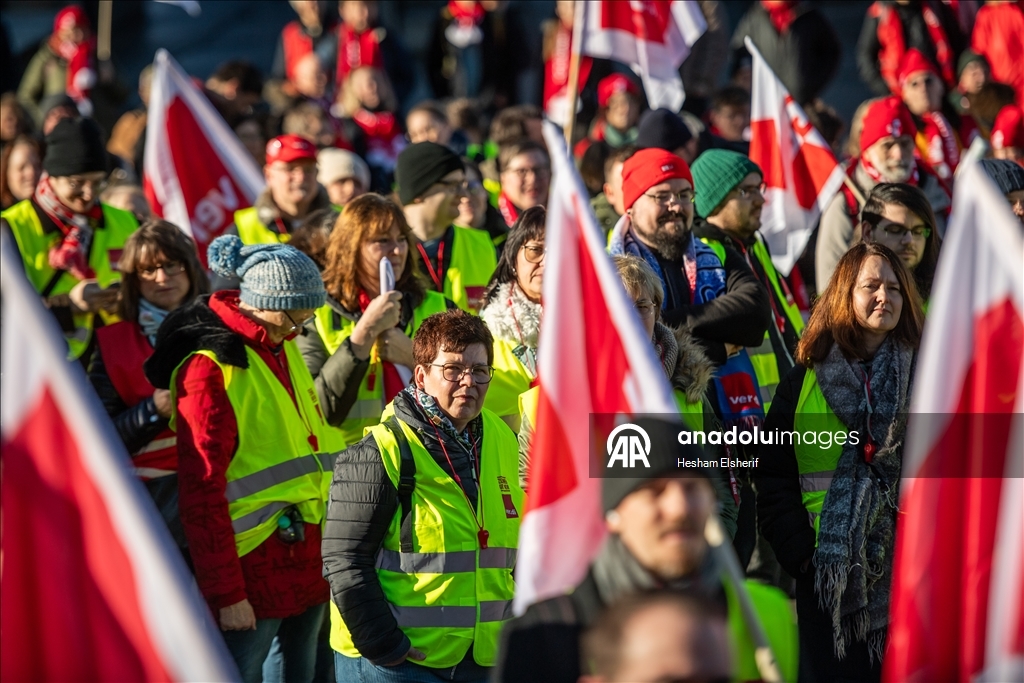 Немецкие госслужащие требуют повышения зарплат