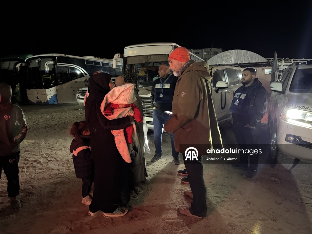 خان يونس - عودة 25 فلسطينيا الى قطاع غزة عبر معبر رفح البري