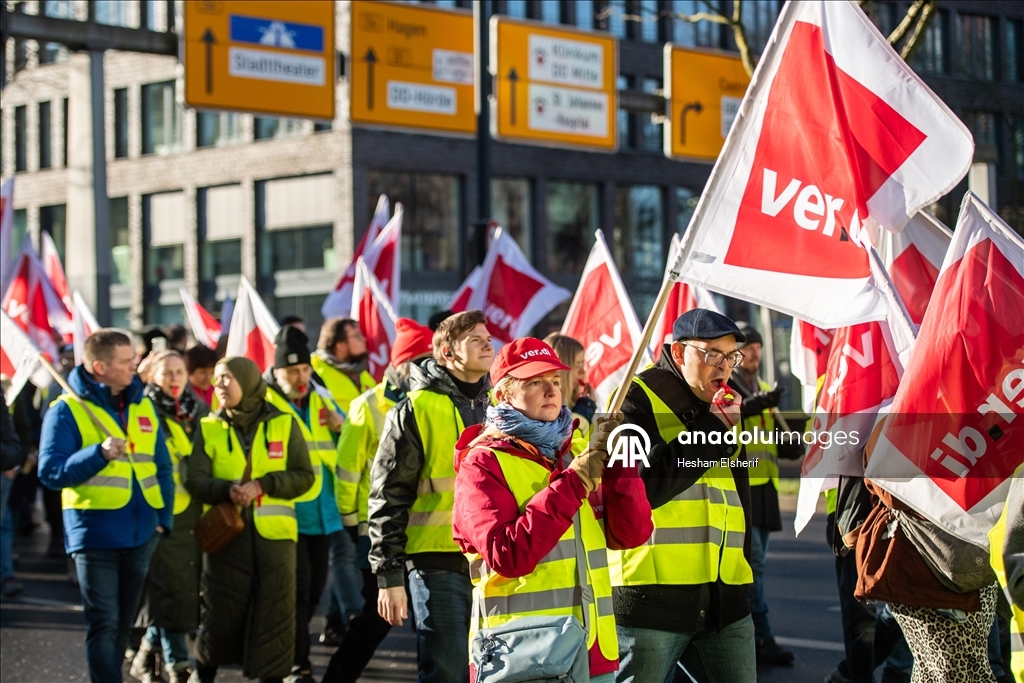 Немецкие госслужащие требуют повышения зарплат