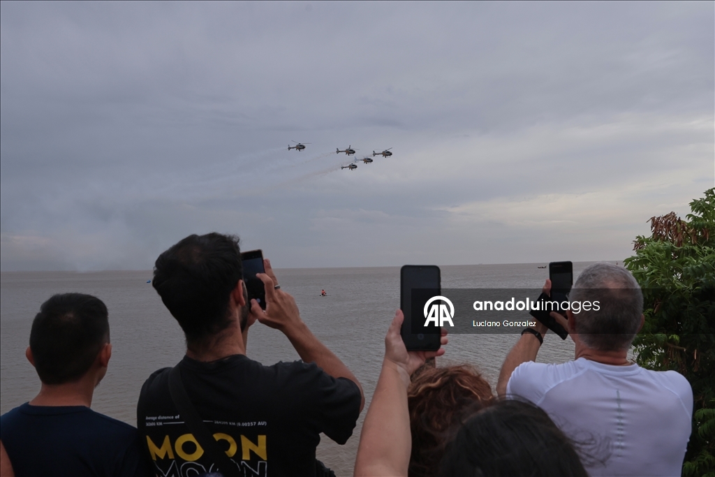 Пилотажная группа ВВС Испании выступила в Буэнос-Айресе