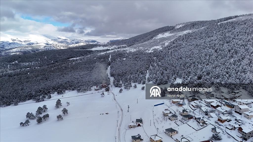 Keyfalan Yaylası karla kaplandı