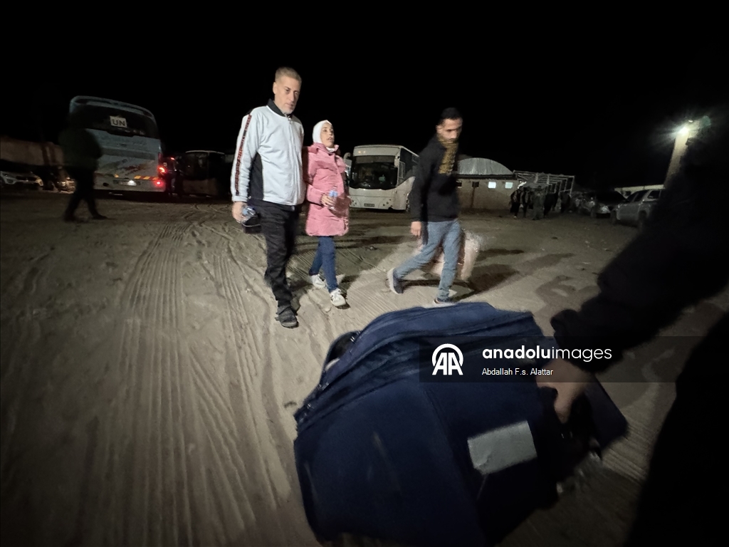 خان يونس - عودة 25 فلسطينيا الى قطاع غزة عبر معبر رفح البري