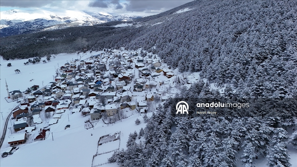 Keyfalan Yaylası karla kaplandı