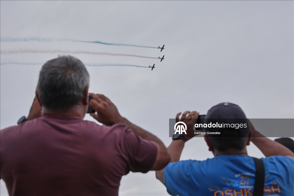 Пилотажная группа ВВС Испании выступила в Буэнос-Айресе