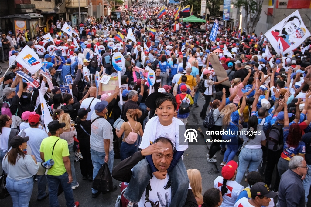 Венесуэльцы требуют освободить Мадуро