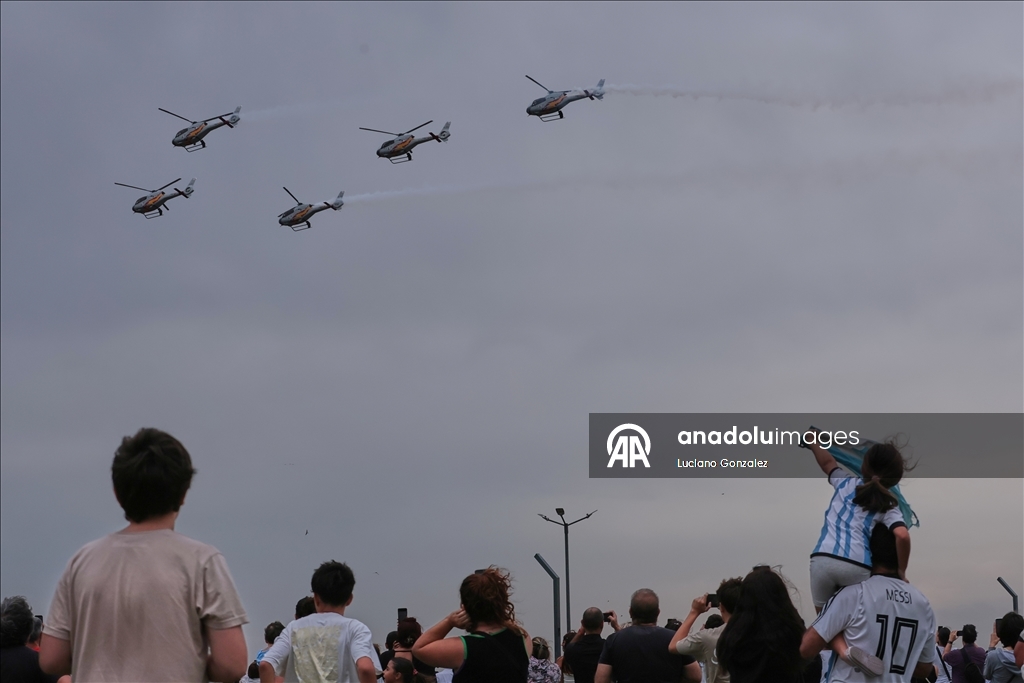 Пилотажная группа ВВС Испании выступила в Буэнос-Айресе