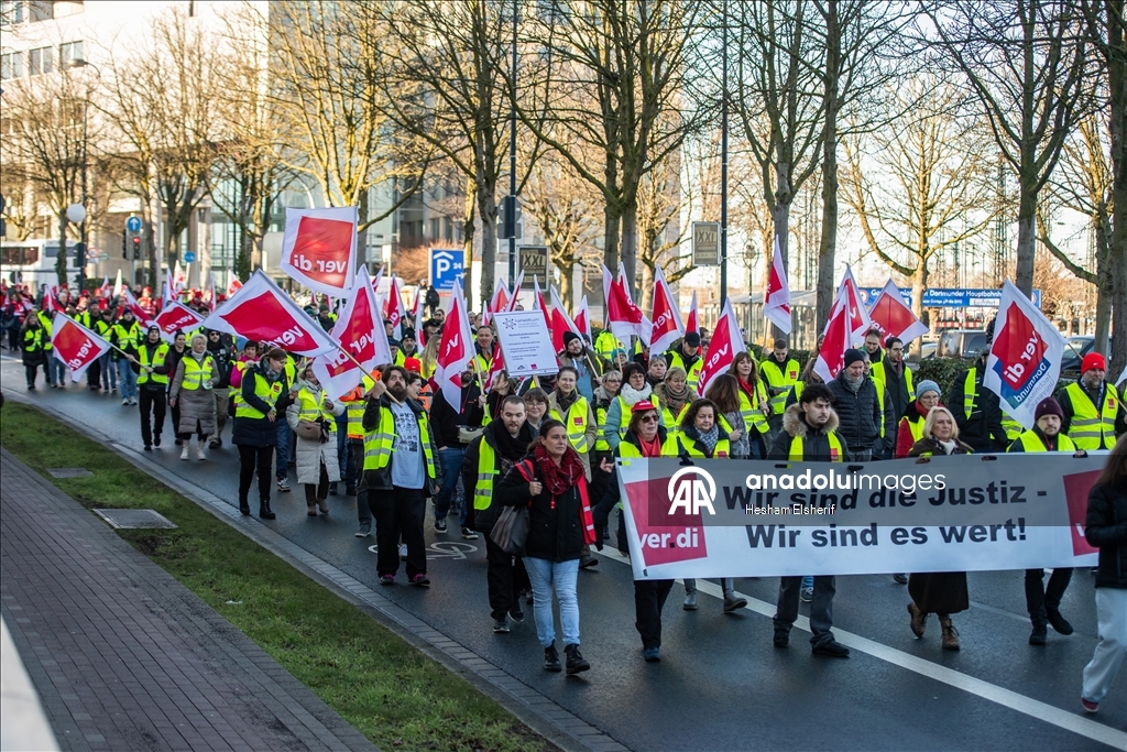 Немецкие госслужащие требуют повышения зарплат