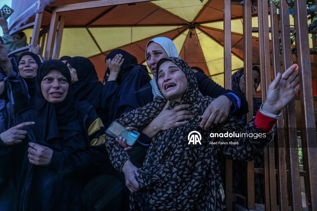 İsrail ordusu, Gazze Şeridi'ne saldırılarını sürdürüyor