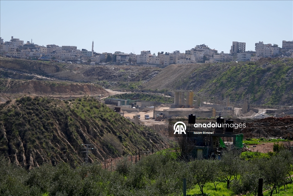 محافظة القدس: إسرائيل تشق شارعا استيطانيا شمال المدينة المحتلة