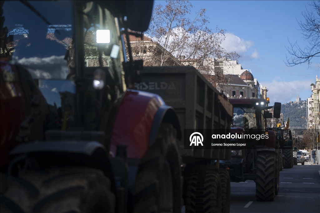Farmers return to Barcelona with tractors to mark two years since agrarian protests