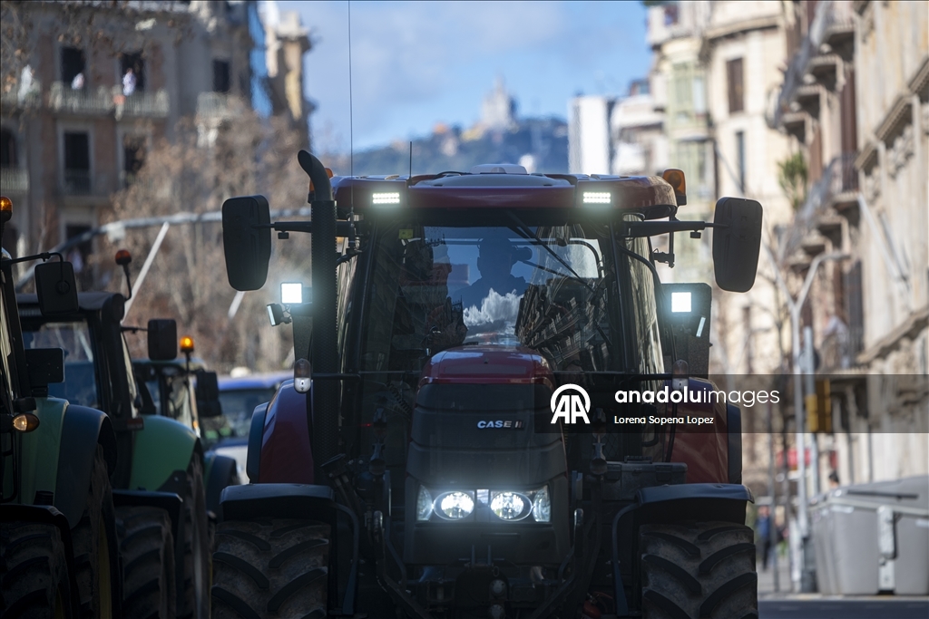 Farmers return to Barcelona with tractors to mark two years since agrarian protests
