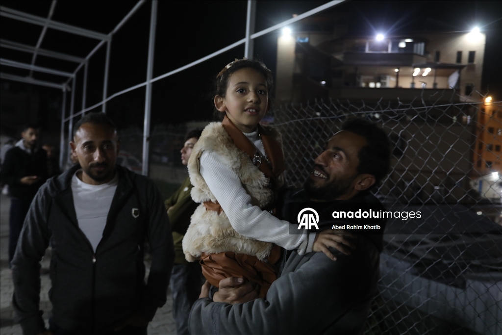 Вернувшиеся через КПП «Рафах» палестинцы воссоединились с семьями в Газе