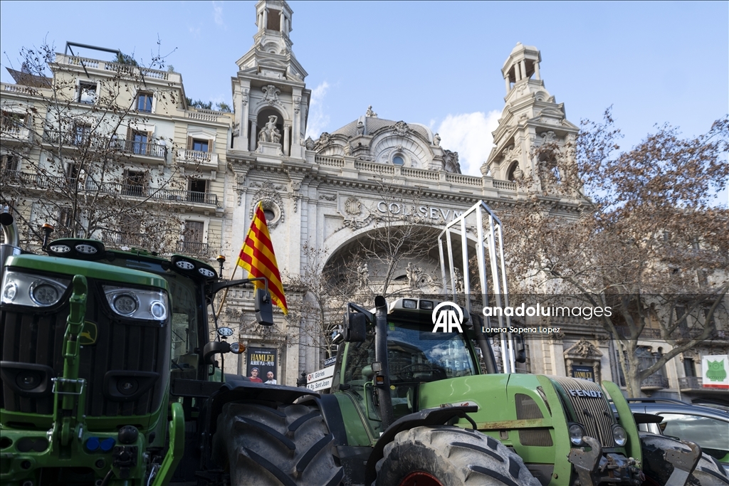 Farmers return to Barcelona with tractors to mark two years since agrarian protests