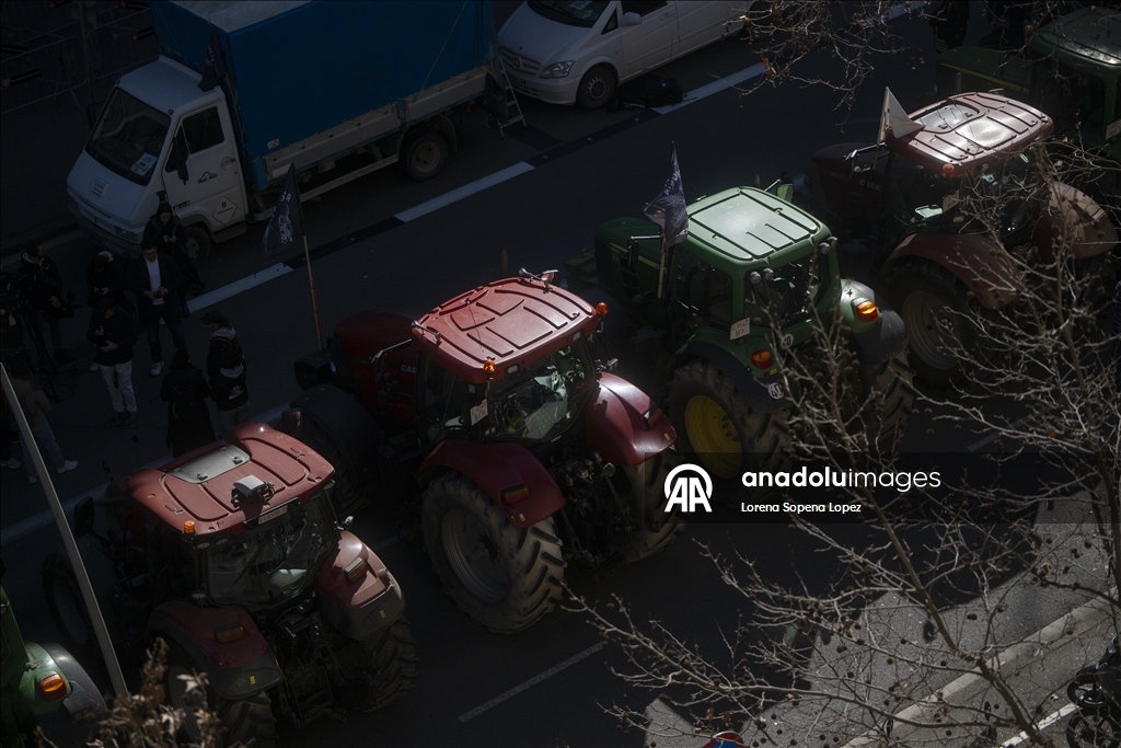 Farmers return to Barcelona with tractors to mark two years since agrarian protests