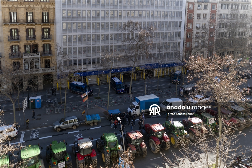 Farmers return to Barcelona with tractors to mark two years since agrarian protests