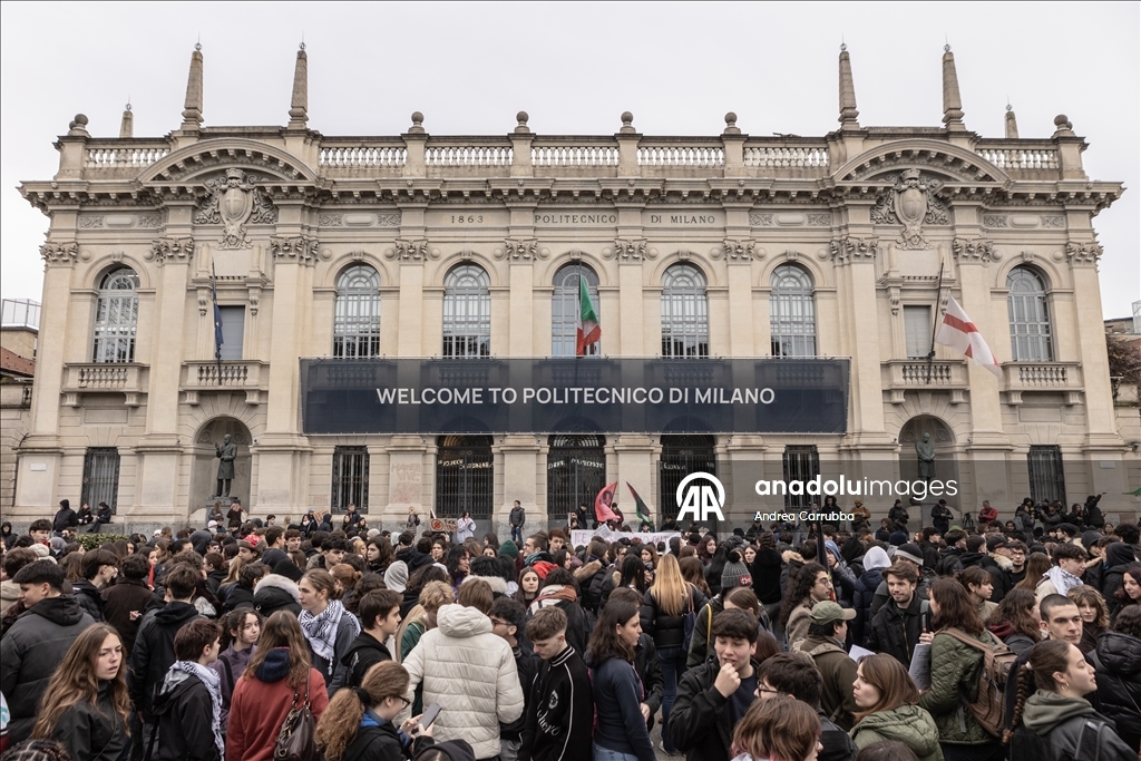Milano’da ICE ajanlarının varlığı iddiasına karşı protesto gösterisi düzenlendi 