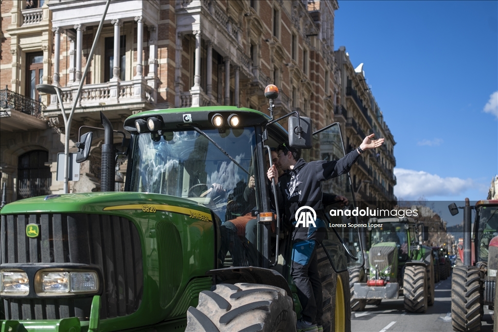 Farmers return to Barcelona with tractors to mark two years since agrarian protests