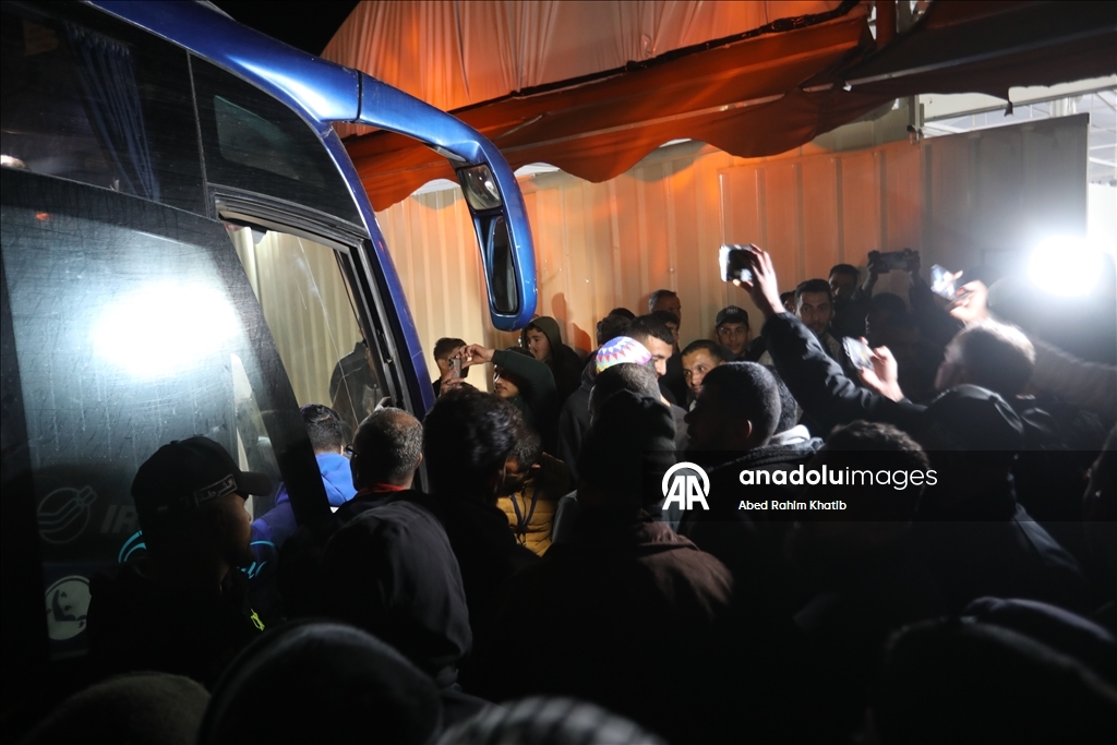 Вернувшиеся через КПП «Рафах» палестинцы воссоединились с семьями в Газе