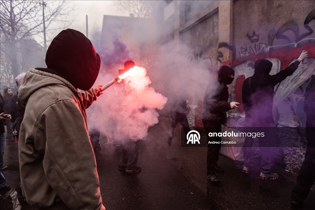 Milano’da ICE ajanlarının varlığı iddiasına karşı protesto gösterisi düzenlendi 