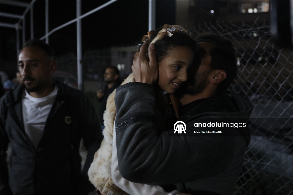 Вернувшиеся через КПП «Рафах» палестинцы воссоединились с семьями в Газе