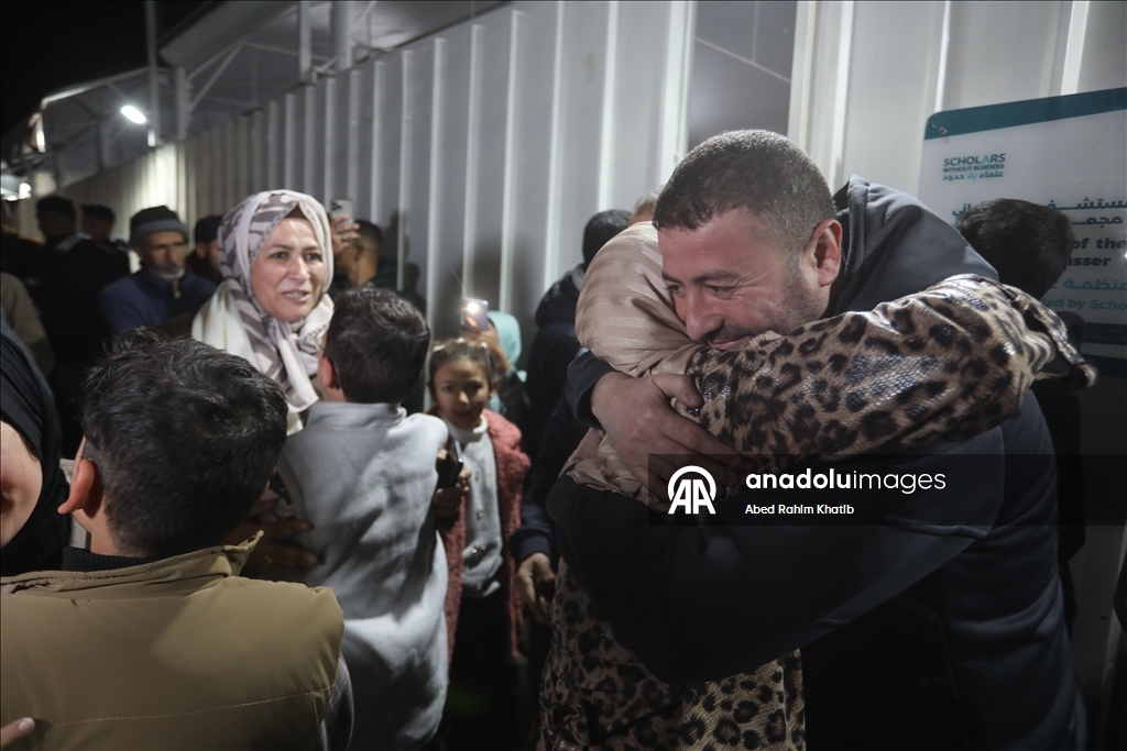 Вернувшиеся через КПП «Рафах» палестинцы воссоединились с семьями в Газе