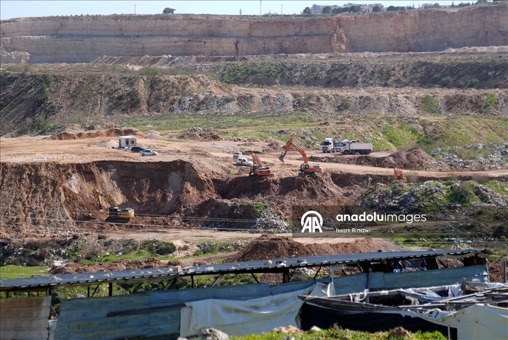 محافظة القدس: إسرائيل تشق شارعا استيطانيا شمال المدينة المحتلة