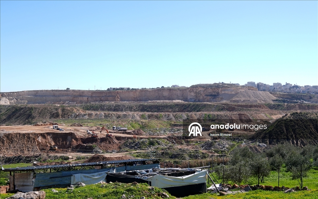 محافظة القدس: إسرائيل تشق شارعا استيطانيا شمال المدينة المحتلة