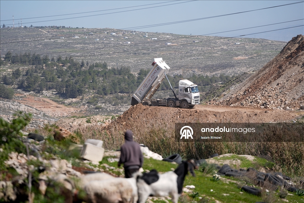 محافظة القدس: إسرائيل تشق شارعا استيطانيا شمال المدينة المحتلة
