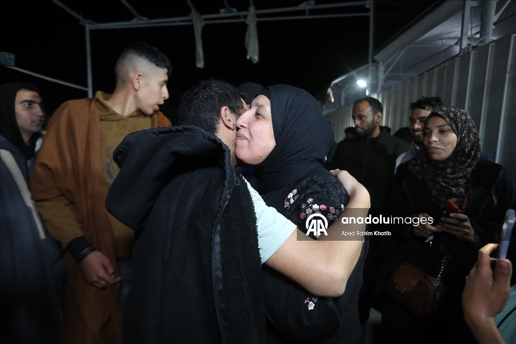 Вернувшиеся через КПП «Рафах» палестинцы воссоединились с семьями в Газе