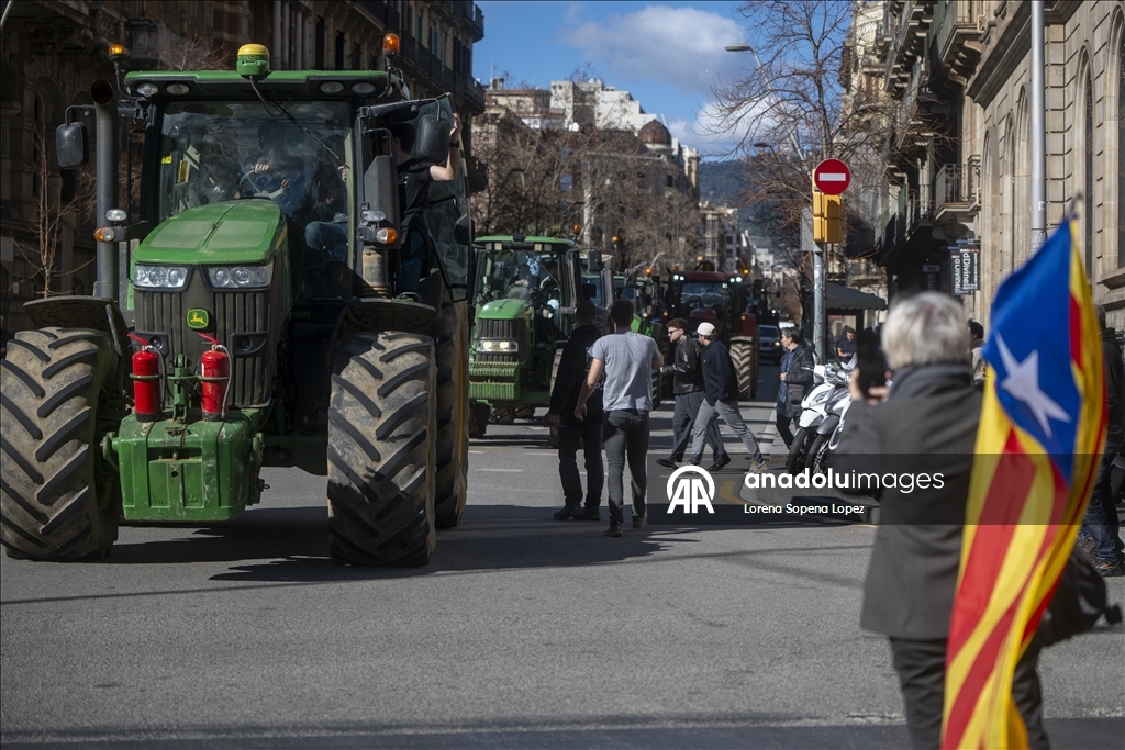 Farmers return to Barcelona with tractors to mark two years since agrarian protests