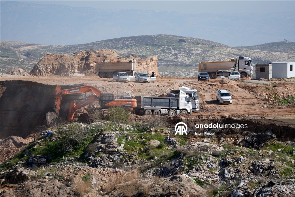 محافظة القدس: إسرائيل تشق شارعا استيطانيا شمال المدينة المحتلة