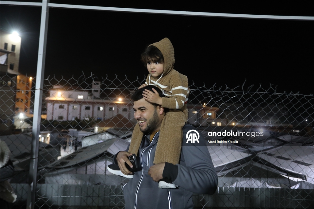 Вернувшиеся через КПП «Рафах» палестинцы воссоединились с семьями в Газе