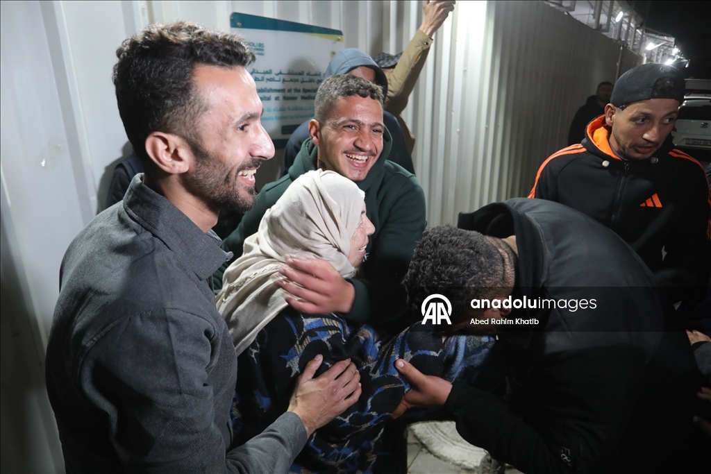 Вернувшиеся через КПП «Рафах» палестинцы воссоединились с семьями в Газе