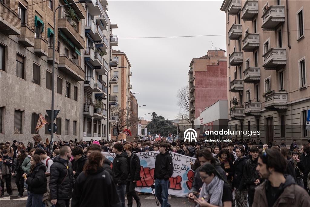 Milano’da ICE ajanlarının varlığı iddiasına karşı protesto gösterisi düzenlendi 