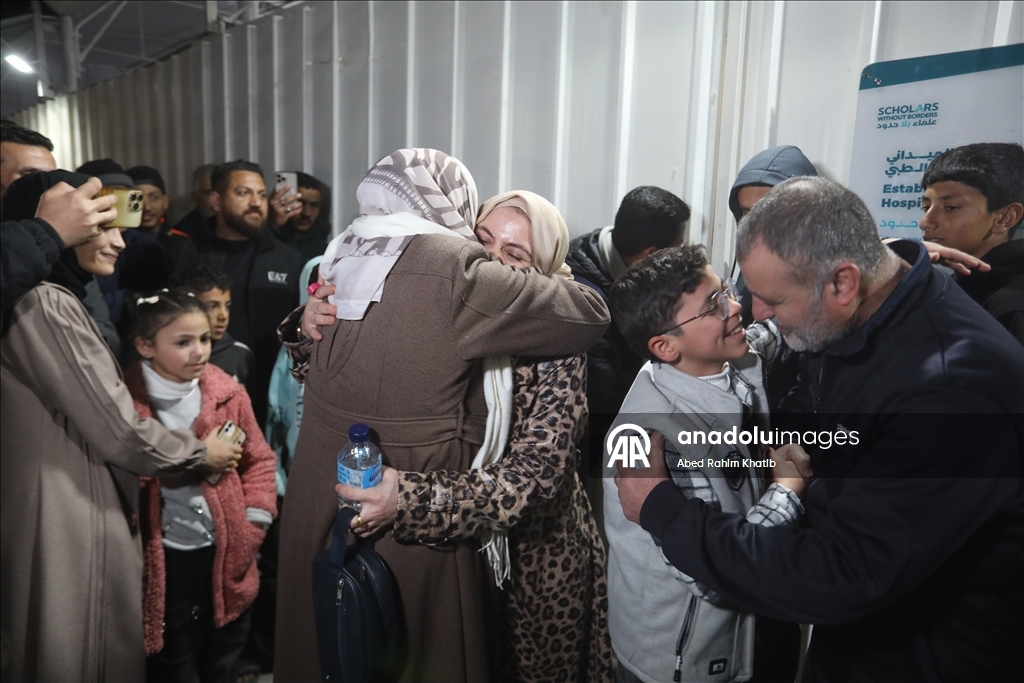 Вернувшиеся через КПП «Рафах» палестинцы воссоединились с семьями в Газе