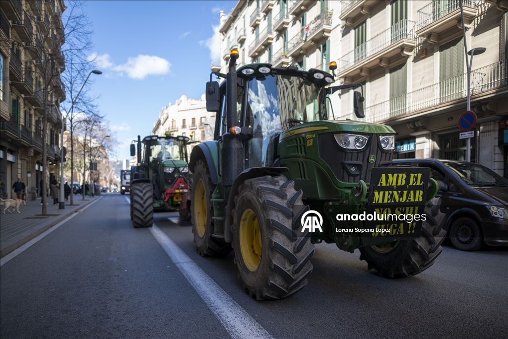 Farmers return to Barcelona with tractors to mark two years since agrarian protests