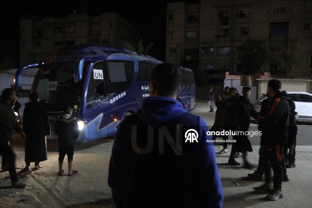 Вернувшиеся через КПП «Рафах» палестинцы воссоединились с семьями в Газе