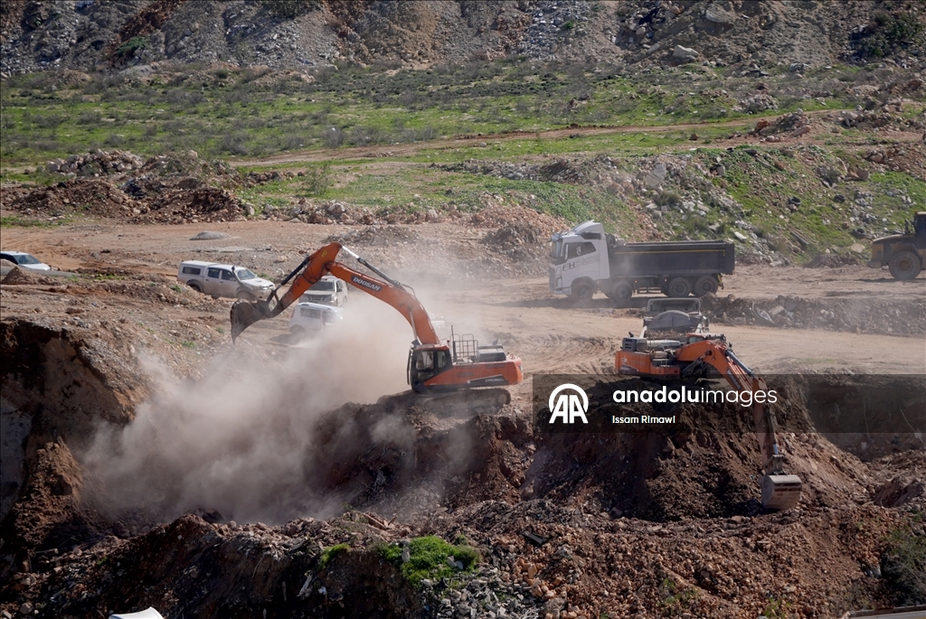 محافظة القدس: إسرائيل تشق شارعا استيطانيا شمال المدينة المحتلة