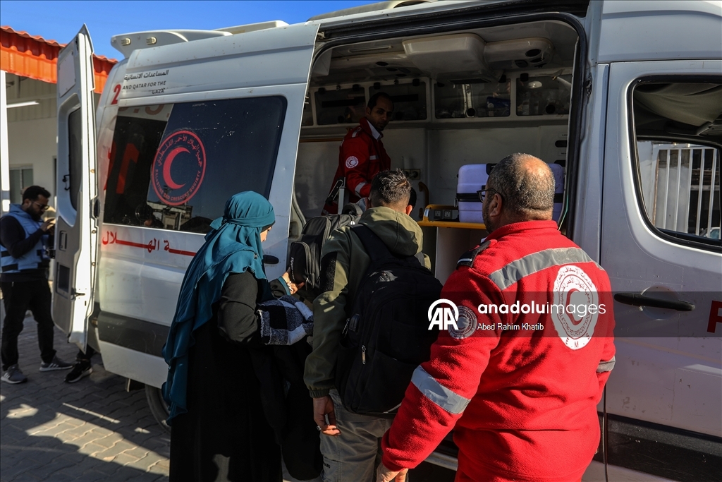 Раненые палестинцы эвакуированы в Египет через Рафах на фоне ограниченного открытия границы