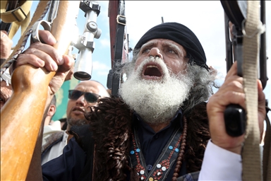 اليمن.. عشرات الآلاف يتظاهرون دعما لغزة وتضامنا مع إيران