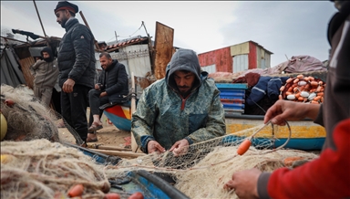 Gazze'deki Filistinli balıkçılar tehlikeli olmasına rağmen mesleklerine devam ediyor