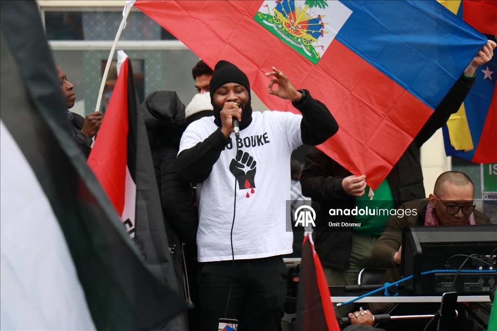 Protest against wars, racism and oppression in Paris